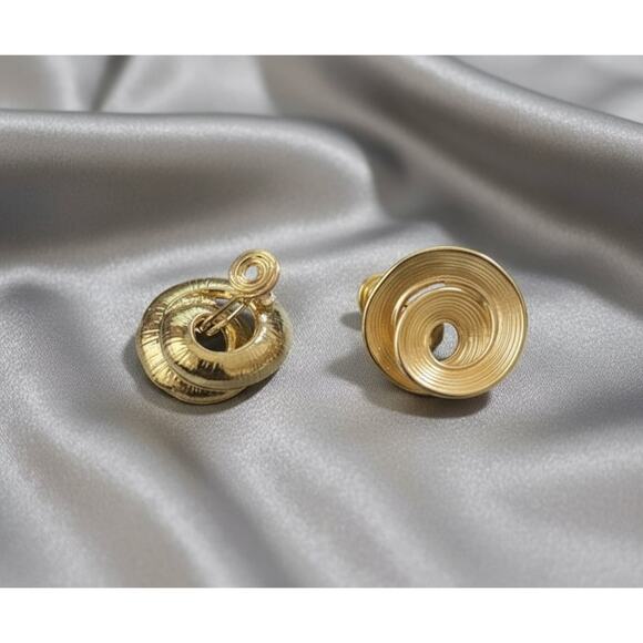 Clip on 1" comfort fit coil gold and tan swirl earrings - Picture 3 of 4